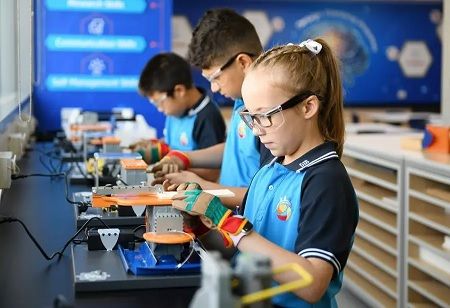 GEMS Dubai Brings AR/VR STEM Learning to Life with zSpace